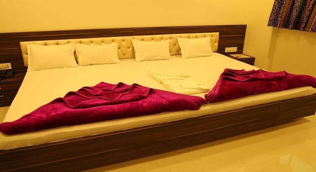 Kingsway Hotel And Restaurant Ajmer Dargah 350 Meter Екстериор снимка